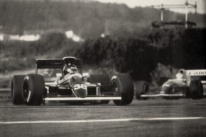 Johnny Robinson in an FW13 and Tiff Needell in an FW14